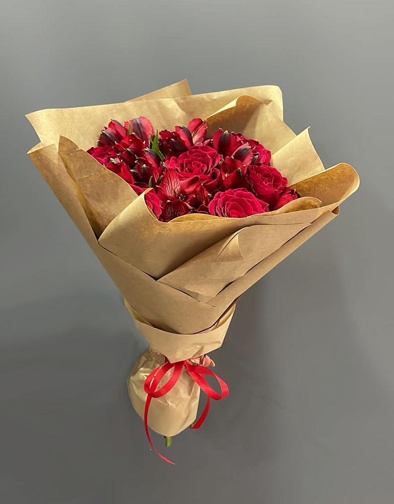 Букет цветов из: Альстромерии и Розы в Турксаде