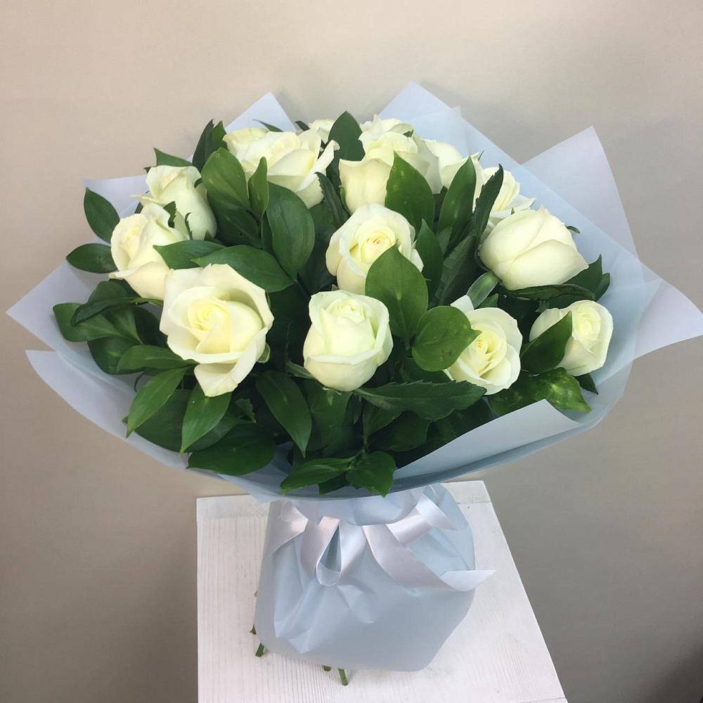Букет 15 Белых роз Проуд в Турксаде