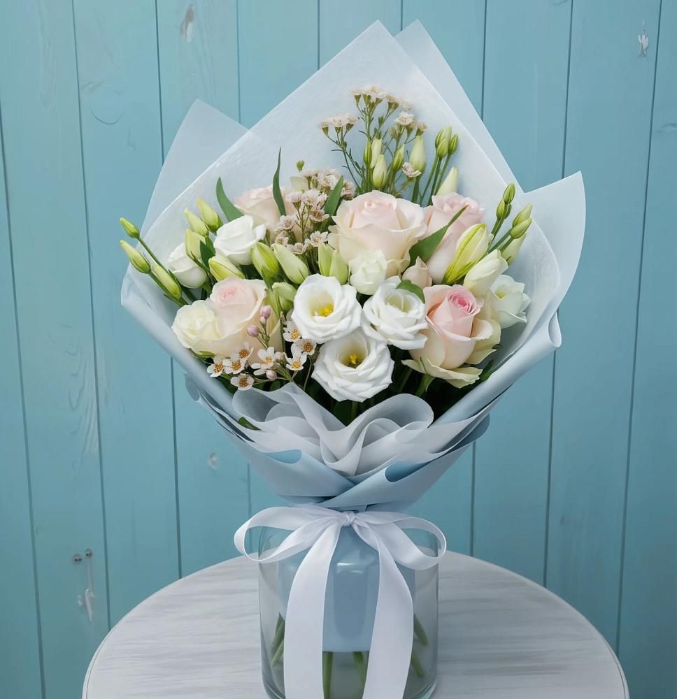 Букет цветов из: Розы и Лизиантусы в Турксаде