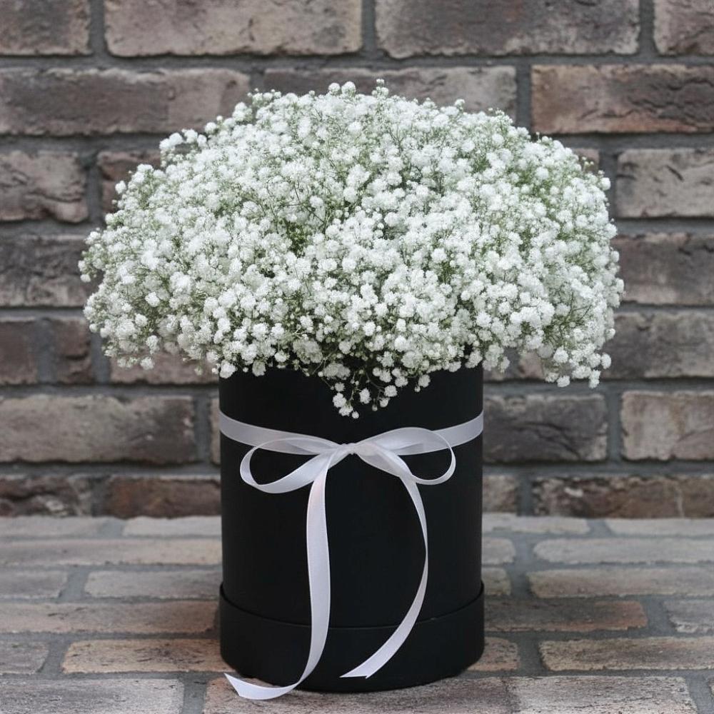 Цветочная композиция из Гипсофила в шляпной коробке в Турксаде