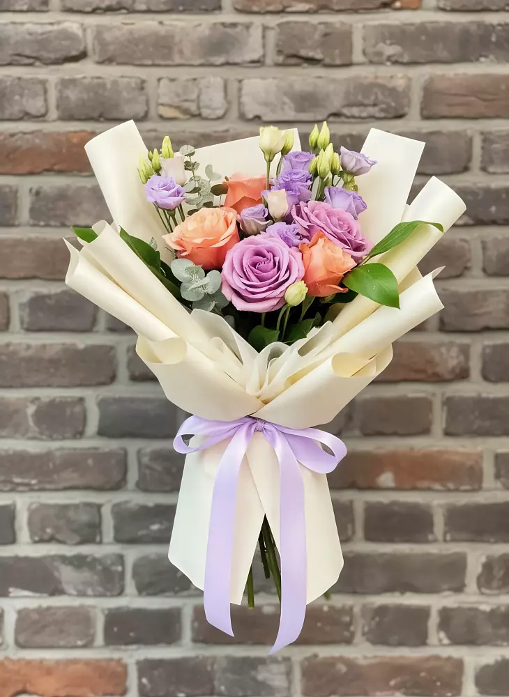 Букет цветов из: Лизиантусы и Розы в Турксаде