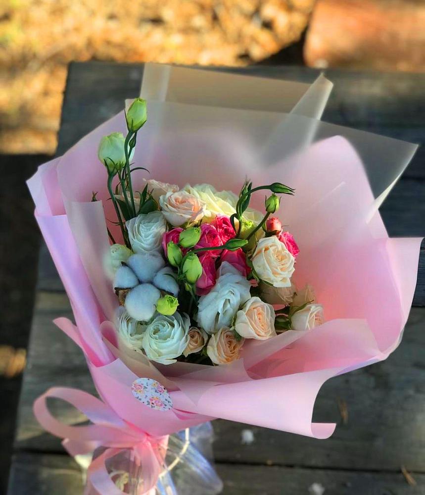 Букет цветов из: Розы и Лизиантусы в Турксаде