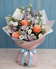 Букет цветов из:  Лизиантусы, Розы, Альстромерии и Гипсофила в Турксаде