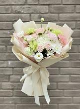 Букет цветов из:  Гвоздики, Розы, Лизиантусы и Хризантемы в Турксаде