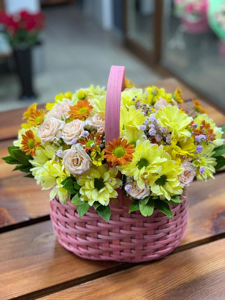 Цветочная композиция из Хризантемы и Розы в корзине в Турксаде