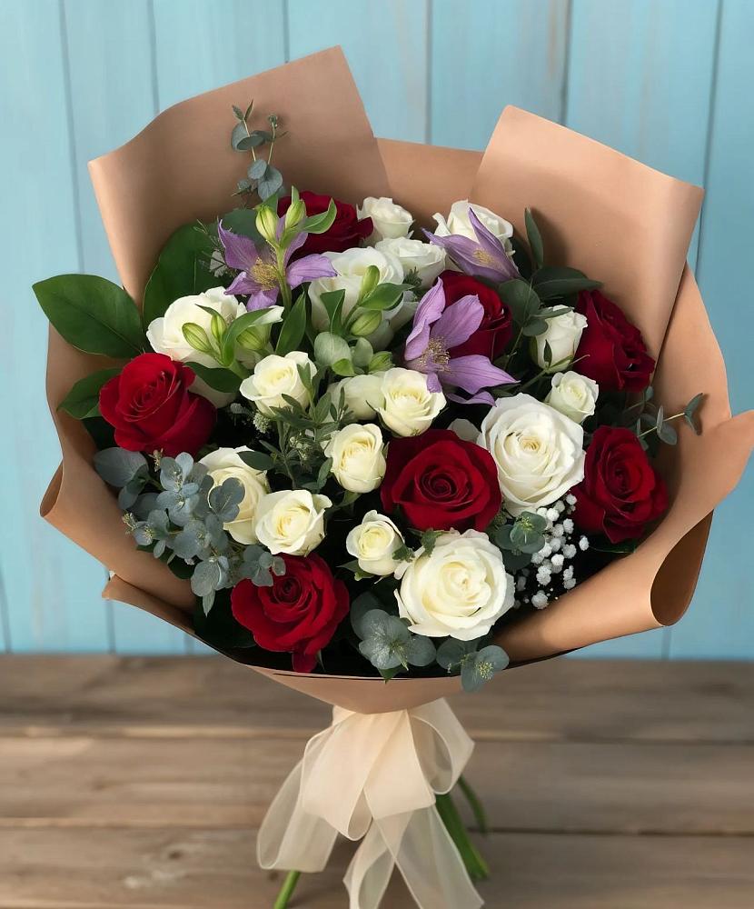 Букет цветов из: Розы и Альстромерии в Турксаде