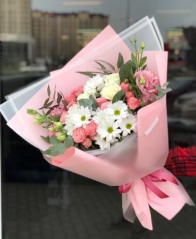 Букет цветов из: Розы, Лизиантусы и Хризантемы в Турксаде