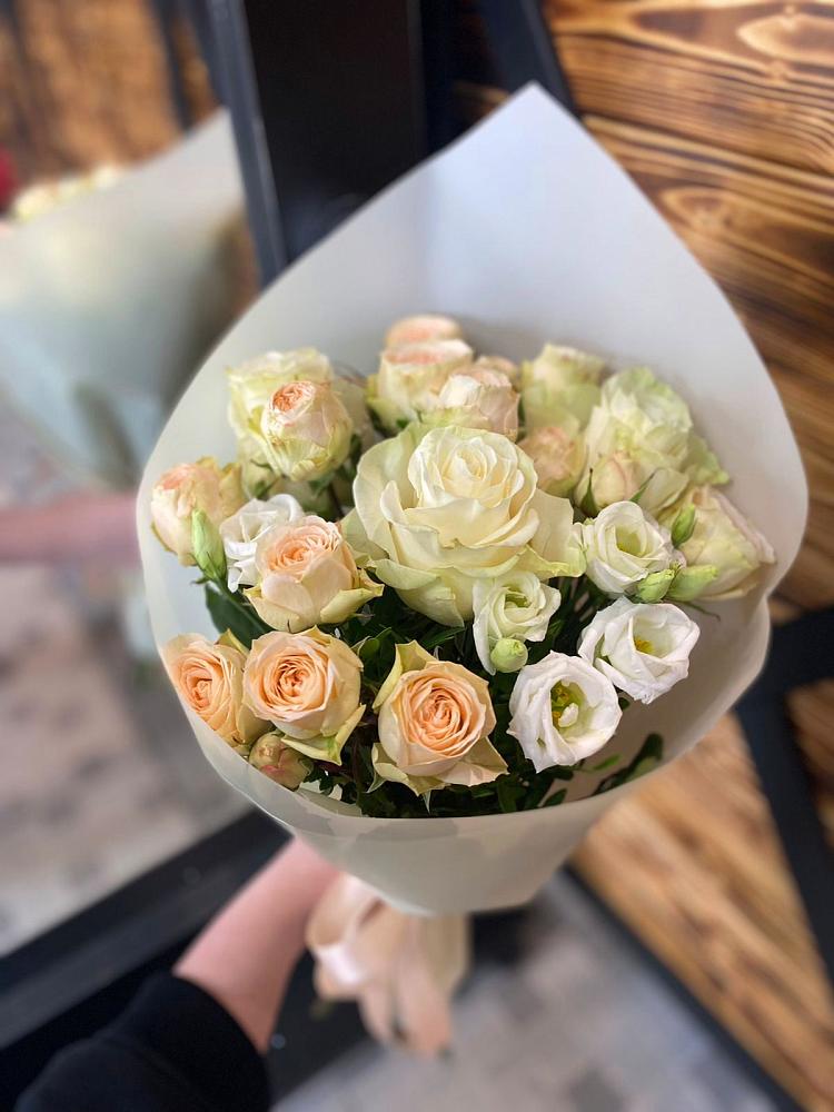 Букет цветов из: Розы и Лизиантусы в Турксаде