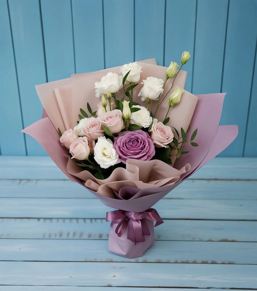 Букет цветов из: Розы и Лизиантусы в Турксаде